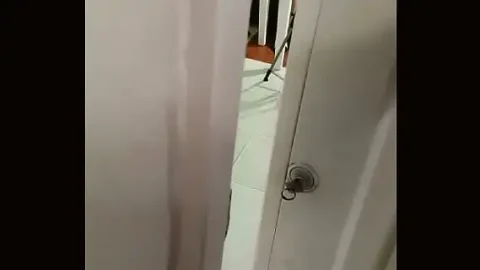 entro al cuarto de mi estudiante y ella me seduce y me la follo 1733492846